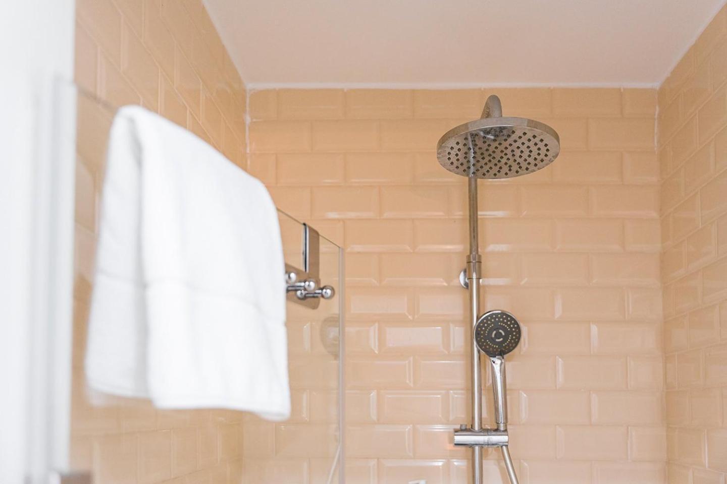 Guestready - Bright Home In The Heart Of Porto Luaran gambar
