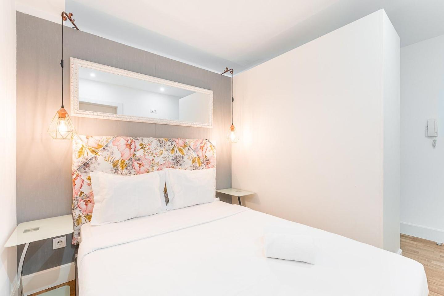 Guestready - Bright Home In The Heart Of Porto Luaran gambar