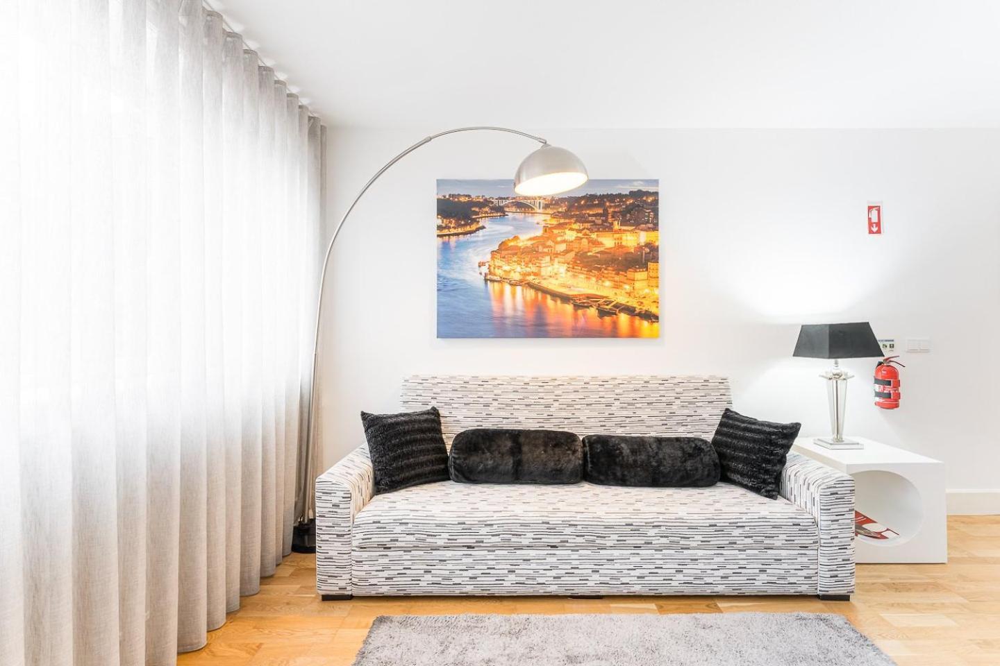 Guestready - Bright Home In The Heart Of Porto Luaran gambar