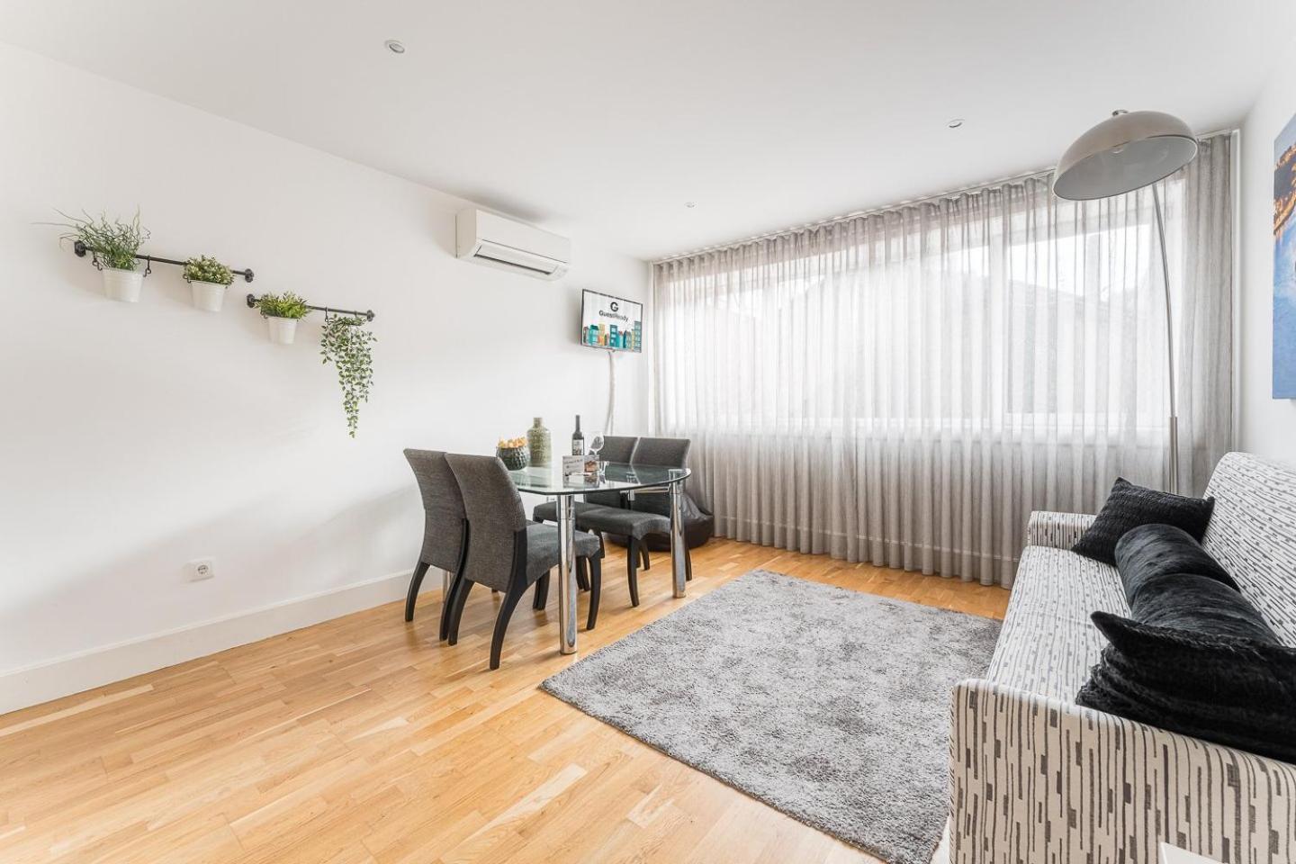 Guestready - Bright Home In The Heart Of Porto Luaran gambar